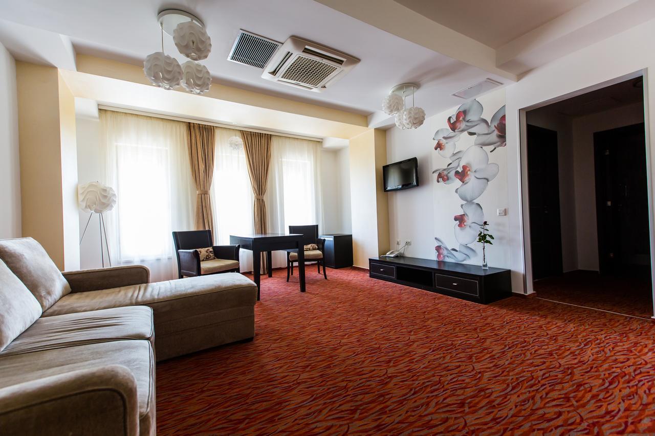 Hotel Grandis Apulum Mioveni Dış mekan fotoğraf
